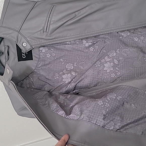 EUC GUESS Women's Faux-Leather Moto Grey Jacket Size Small - Picture 10 of 11